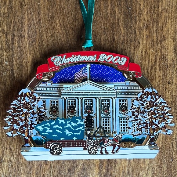 WHITE HOUSE ORNAMENT 2003
NATIONAL CHRISTMAS TREE ARRIVES AT THE WHITE HOUSE - Picture 3 of 9